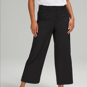 Lulu city sleek 5 pocket wide leg pant. Size 31 (equivalent to a size 10)